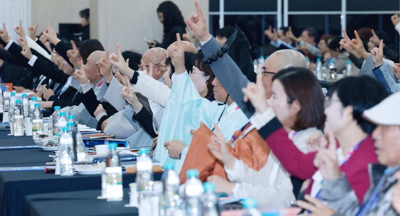 500 Religionsführer aus aller Welt – von Hinduismus über Buddhismus bis Islam – versammeln sich in Korea, um die Offenbarung des Johannes zu studieren 500 Religionsführer aus aller Welt – von Hinduismus über Buddhismus bis Islam – versammeln sich in Korea, um die Offenbarung des Johannes zu studieren