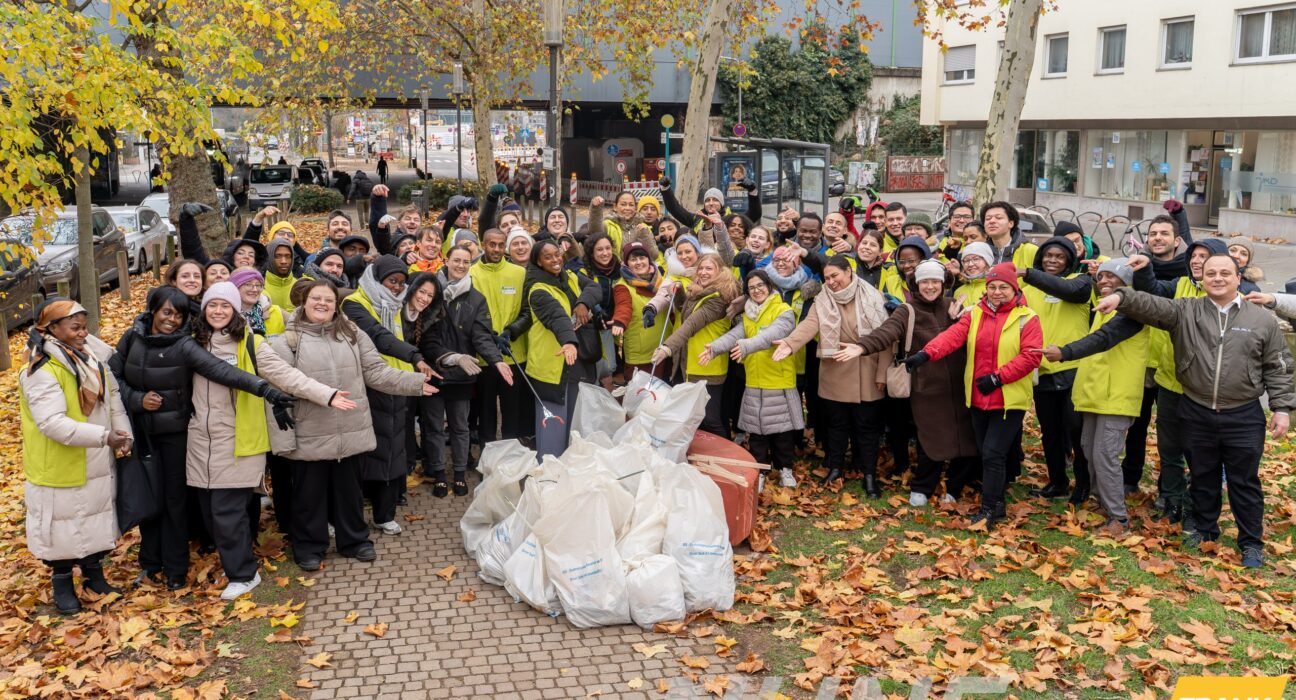 Shincheonji-Ehrenamt in Frankfurt: Freiwillige sammeln Müll rund um die Galluswarte Shincheonji-Ehrenamt in Frankfurt: Freiwillige sammeln Müll rund um die Galluswarte